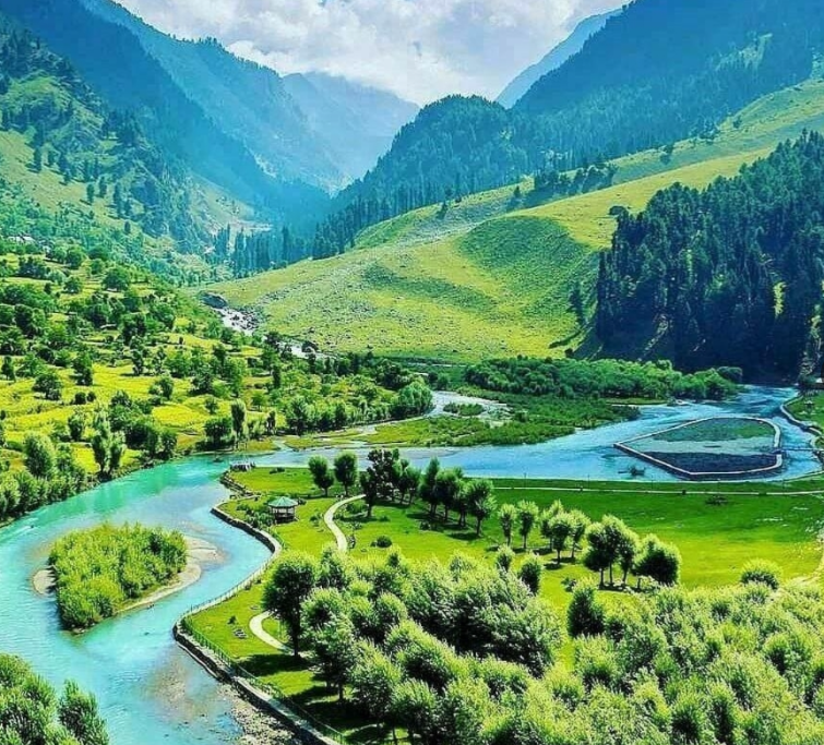 KASHMIR GRAND GROUP ESCAPE